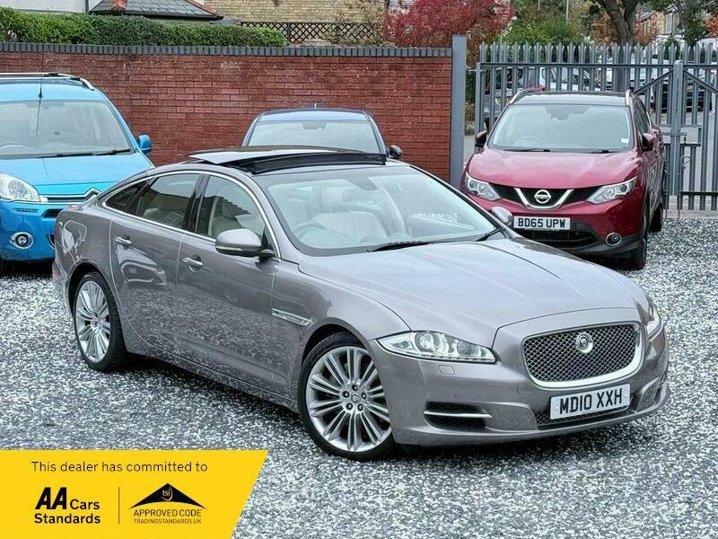 2010 XJ 3.0D V6 PREMIUM LUXURY AUTO EURO 5 4DR 12,490 MILEAGE 22,130 FUEL... photo